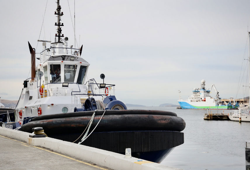 TasPorts tug vessel in Hobart